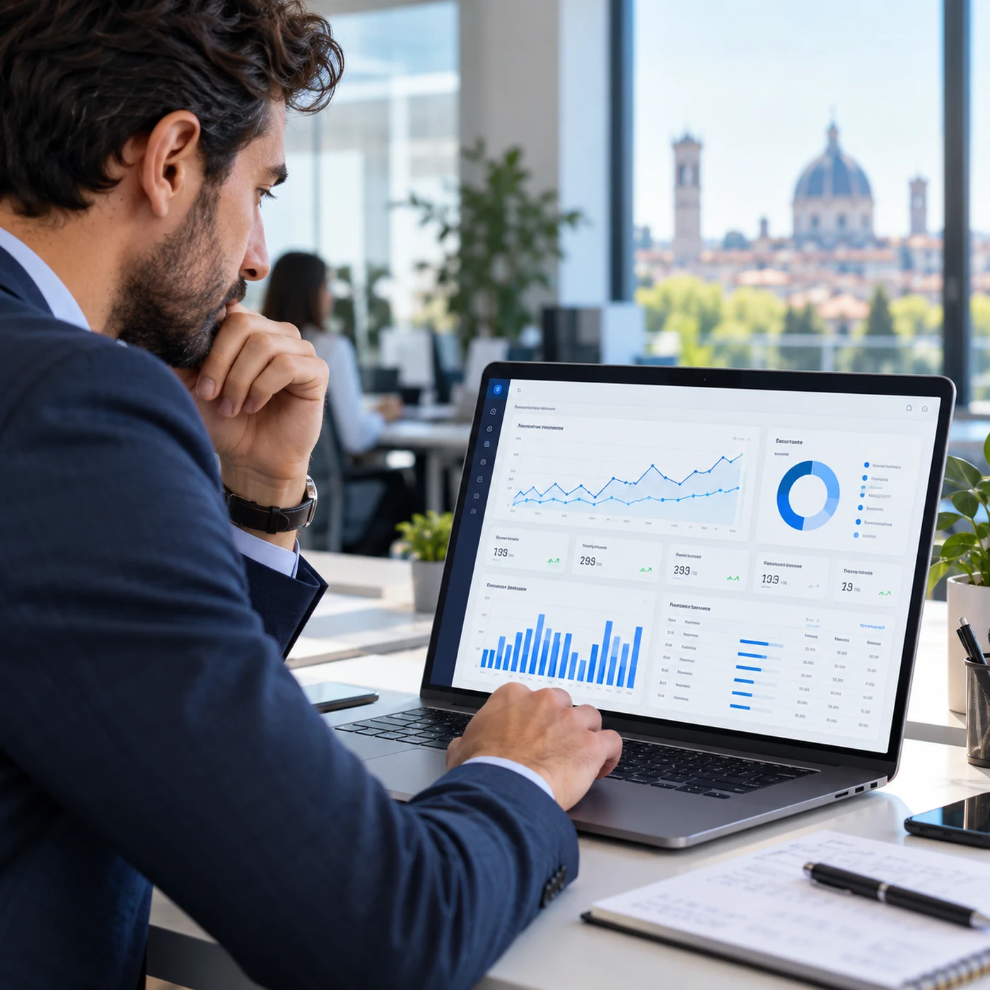 Google Ads Cesano Maderno: professionista che analizza campagne pubblicitarie su laptop.